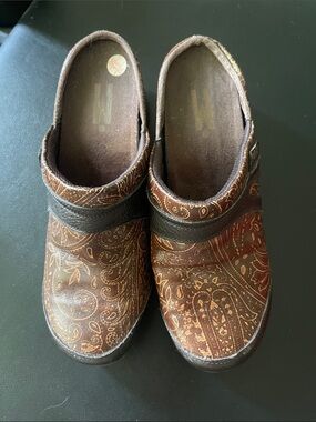 Paisley Brown Leather Clogs Size 8.5